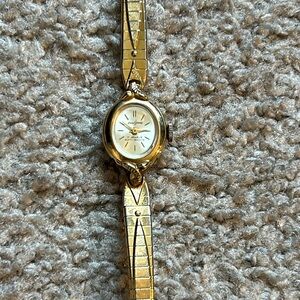 Elegant Gold Women's Watch